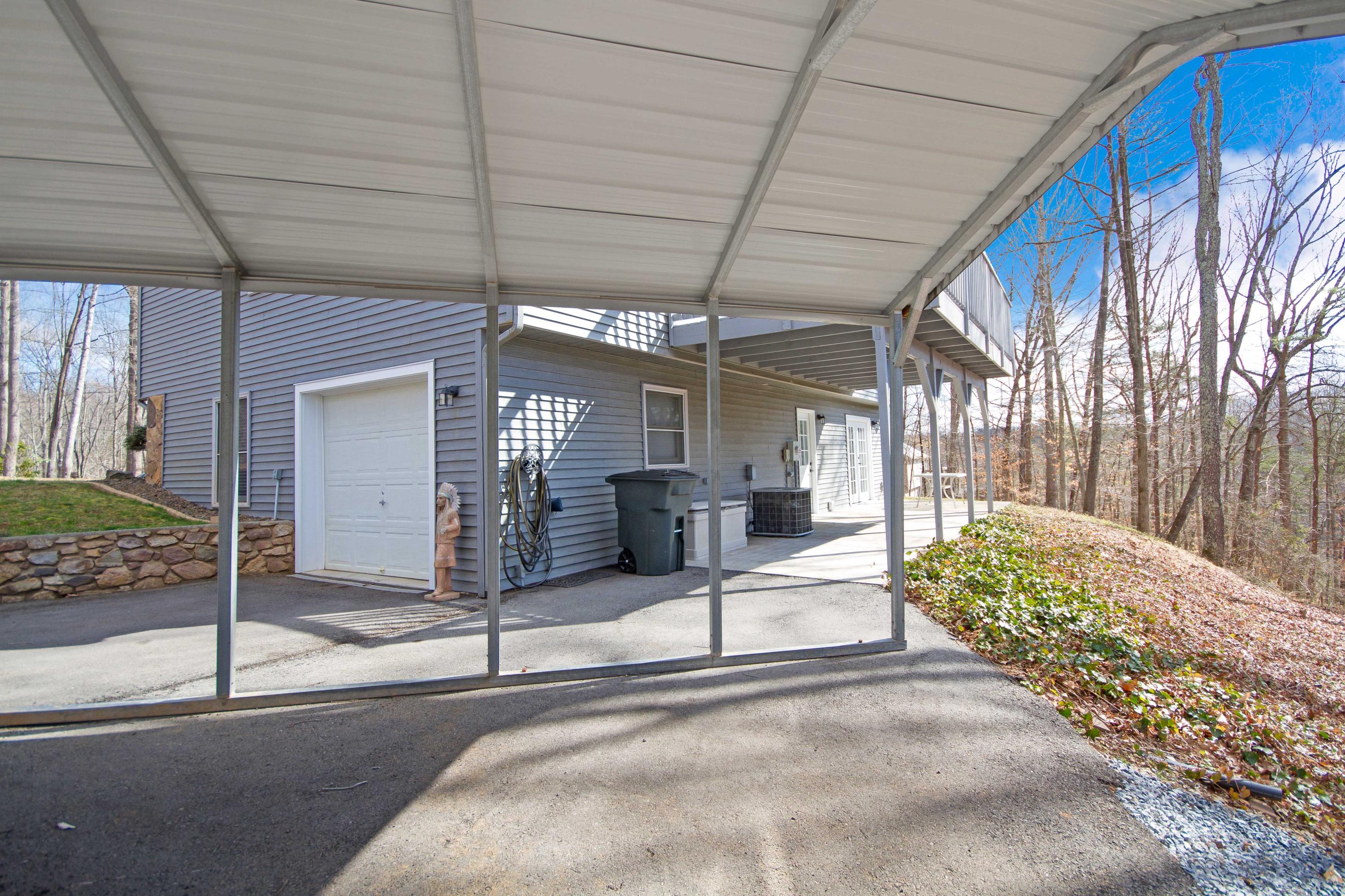 3355 Turner Branch Road Vinton, VA 24179 - Photo 35 of 58 Carport