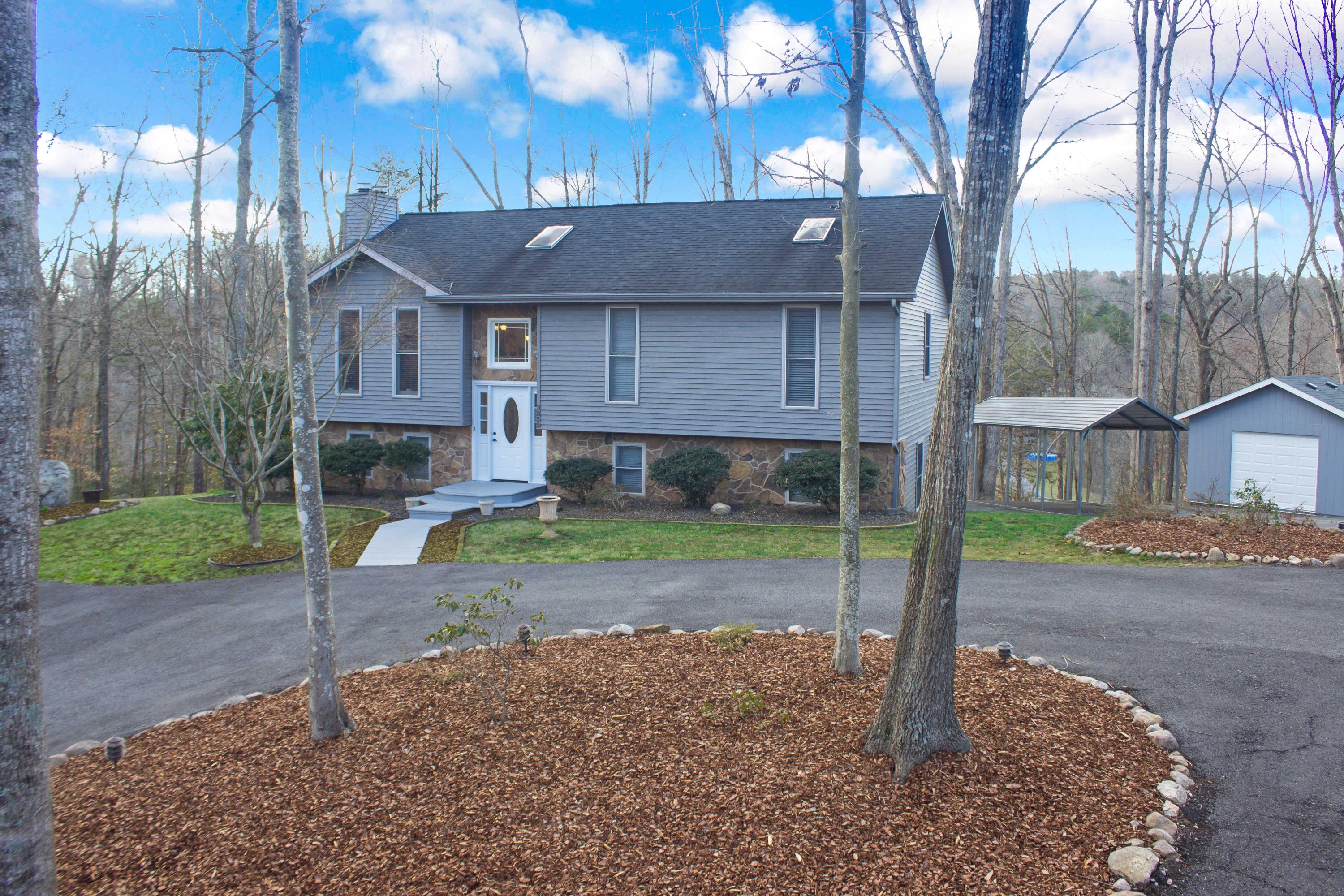 3355 Turner Branch Road Vinton, VA 24179 - Photo 39 of 58 a front view of a house with a yard