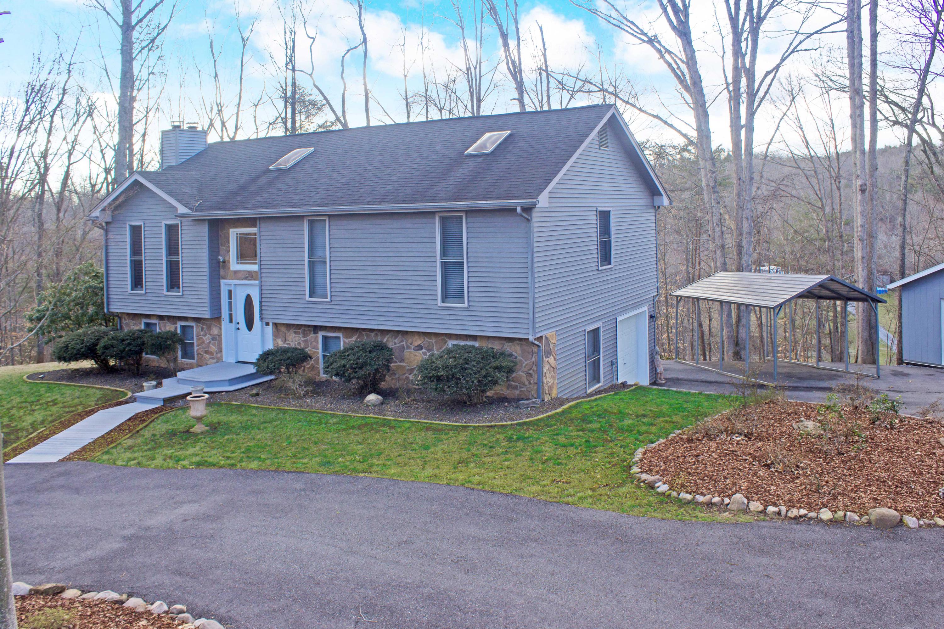 3355 Turner Branch Road Vinton, VA 24179 - Photo 40 of 58 a front view of a house with a yard and garage