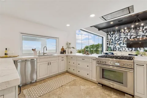 $3,950,000 | 1936 Carolina Avenue Northeast, St. Petersburg, FL 33703
