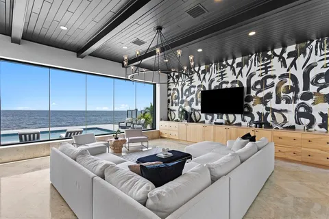 $3,950,000 | 1936 Carolina Avenue Northeast, St. Petersburg, FL 33703