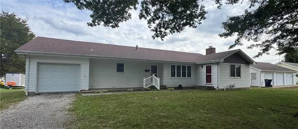 $319,500 | 915 South Locust Street, Sweet Springs, MO 65351