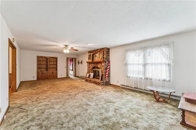 $325,000 | 915 South Locust Street, Sweet Springs, MO 65351