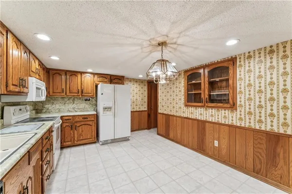 $319,500 | 915 South Locust Street, Sweet Springs, MO 65351