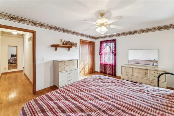 $319,500 | 915 South Locust Street, Sweet Springs, MO 65351