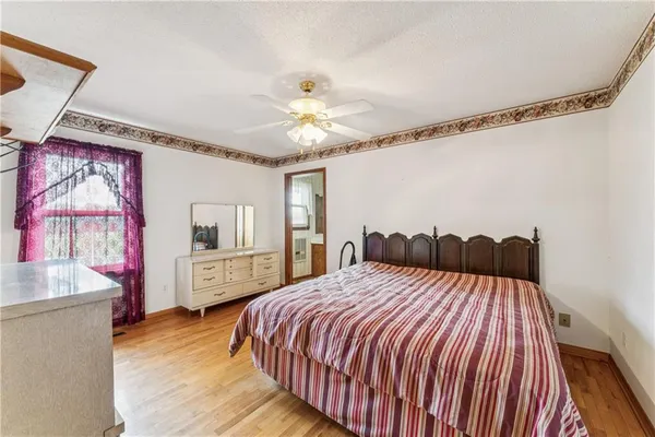 $319,500 | 915 South Locust Street, Sweet Springs, MO 65351