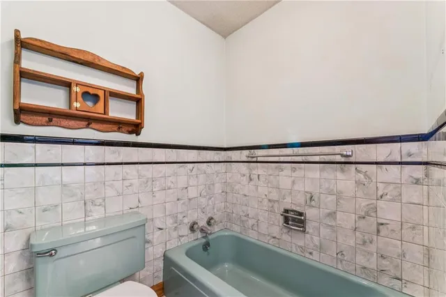 $325,000 | 915 South Locust Street, Sweet Springs, MO 65351