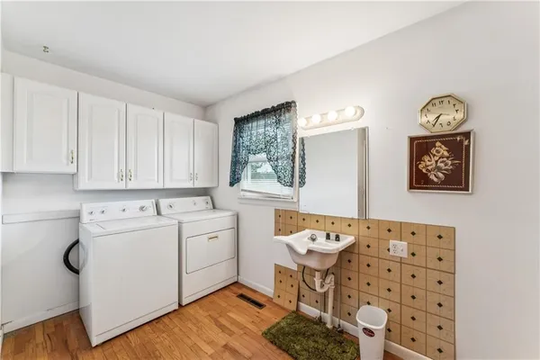 $319,500 | 915 South Locust Street, Sweet Springs, MO 65351