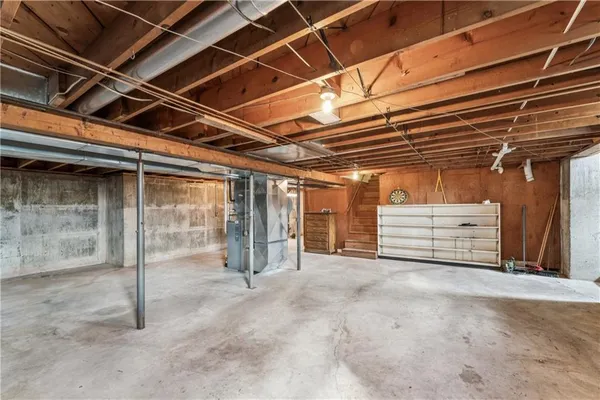 $319,500 | 915 South Locust Street, Sweet Springs, MO 65351