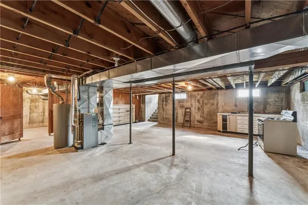 $319,500 | 915 South Locust Street, Sweet Springs, MO 65351