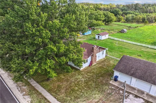 $325,000 | 915 South Locust Street, Sweet Springs, MO 65351