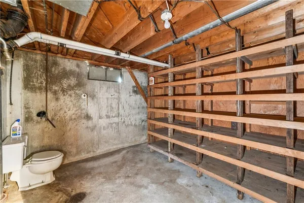 $319,500 | 915 South Locust Street, Sweet Springs, MO 65351