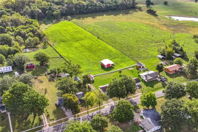 $325,000 | 915 South Locust Street, Sweet Springs, MO 65351