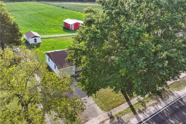 $319,500 | 915 South Locust Street, Sweet Springs, MO 65351