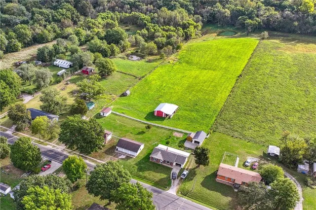 $325,000 | 915 South Locust Street, Sweet Springs, MO 65351