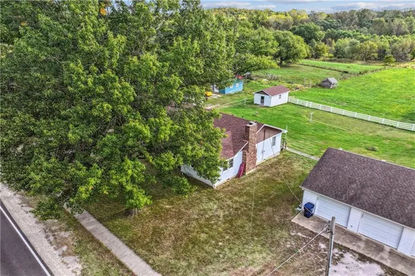 $319,500 | 915 South Locust Street, Sweet Springs, MO 65351