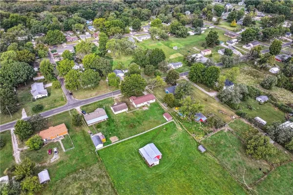 $319,500 | 915 South Locust Street, Sweet Springs, MO 65351