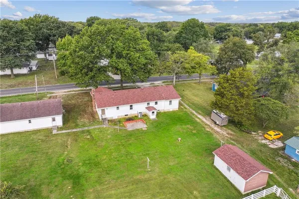 $319,500 | 915 South Locust Street, Sweet Springs, MO 65351