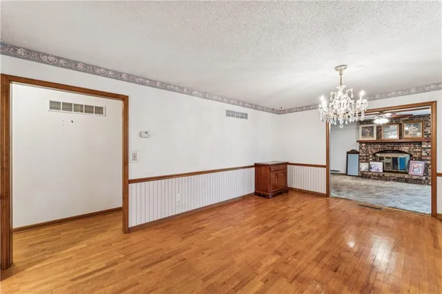 $325,000 | 915 South Locust Street, Sweet Springs, MO 65351