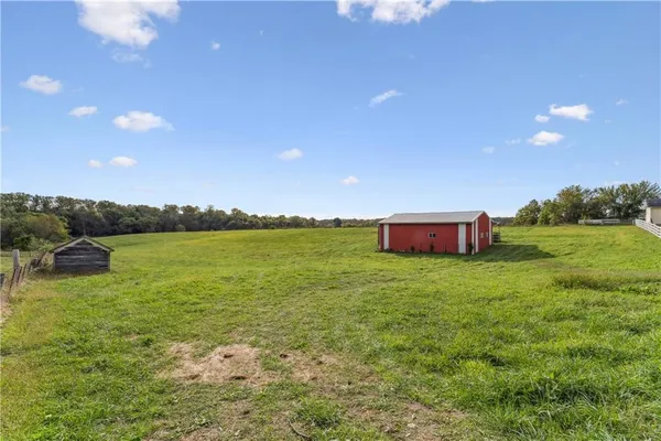 $319,500 | 915 South Locust Street, Sweet Springs, MO 65351