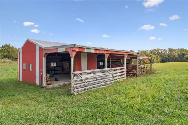 $319,500 | 915 South Locust Street, Sweet Springs, MO 65351