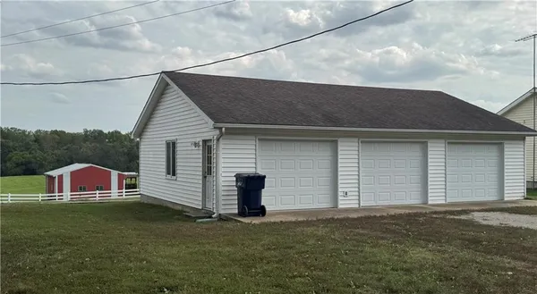$319,500 | 915 South Locust Street, Sweet Springs, MO 65351