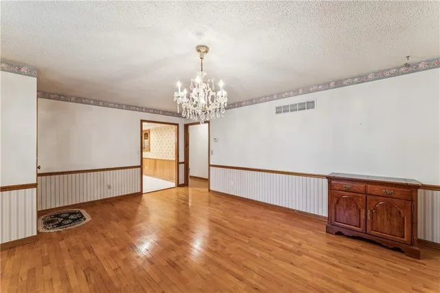 $325,000 | 915 South Locust Street, Sweet Springs, MO 65351