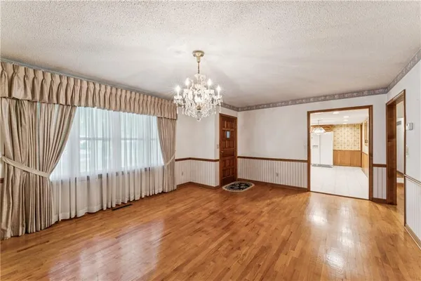 $319,500 | 915 South Locust Street, Sweet Springs, MO 65351