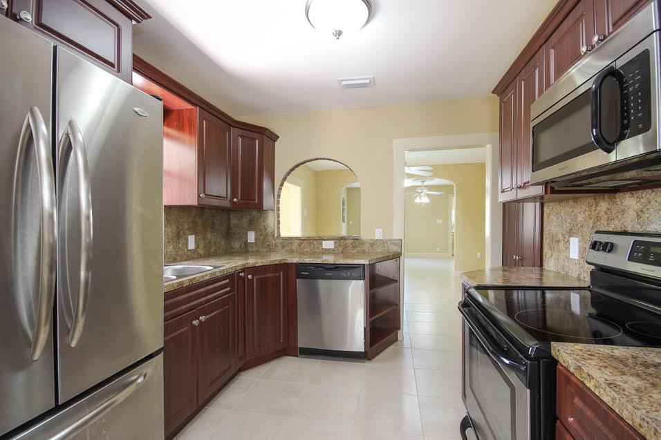 410 Franklin Road West Palm Beach, FL 33405 - Photo 4 of 15 20240405152235531806000000-o