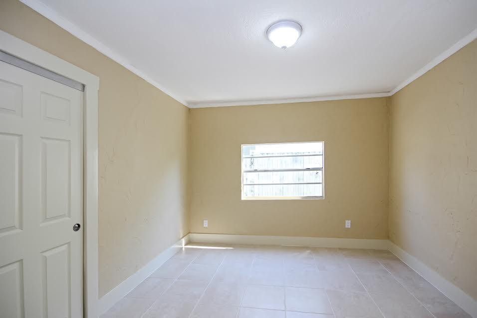 410 Franklin Road West Palm Beach, FL 33405 - Photo 6 of 15 20240405152235990408000000-o