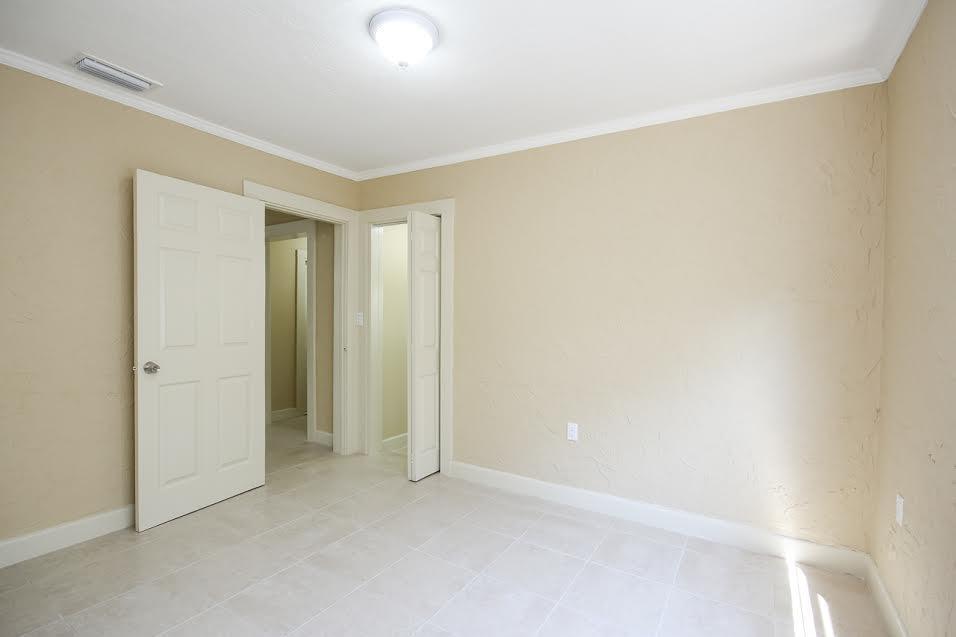 410 Franklin Road West Palm Beach, FL 33405 - Photo 8 of 15 20240405152236257649000000-o