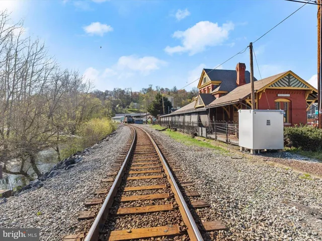 $750,000 | 492 Hawkridge Lane, Sykesville, MD 21784