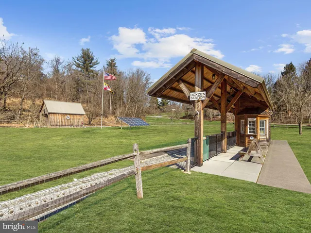 $750,000 | 492 Hawkridge Lane, Sykesville, MD 21784