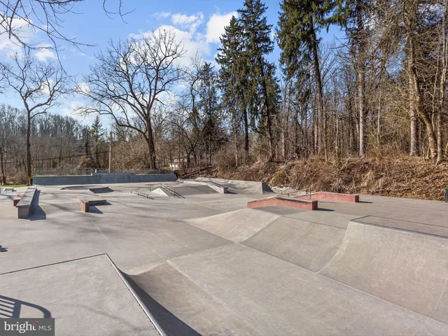 $750,000 | 492 Hawkridge Lane, Sykesville, MD 21784