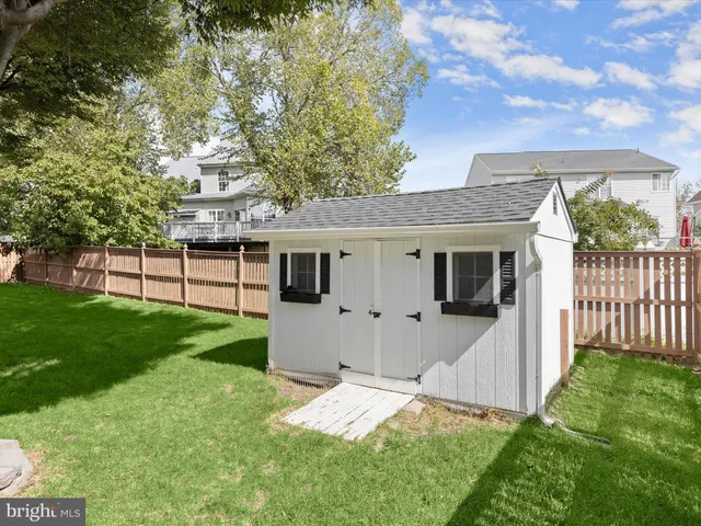 $750,000 | 492 Hawkridge Lane, Sykesville, MD 21784