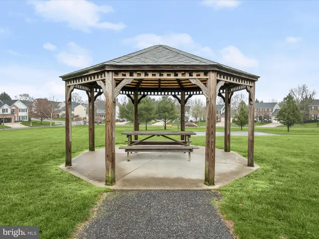 $750,000 | 492 Hawkridge Lane, Sykesville, MD 21784