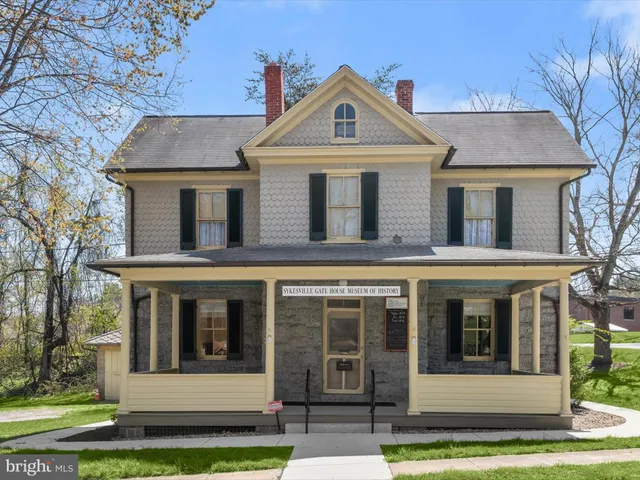 $750,000 | 492 Hawkridge Lane, Sykesville, MD 21784