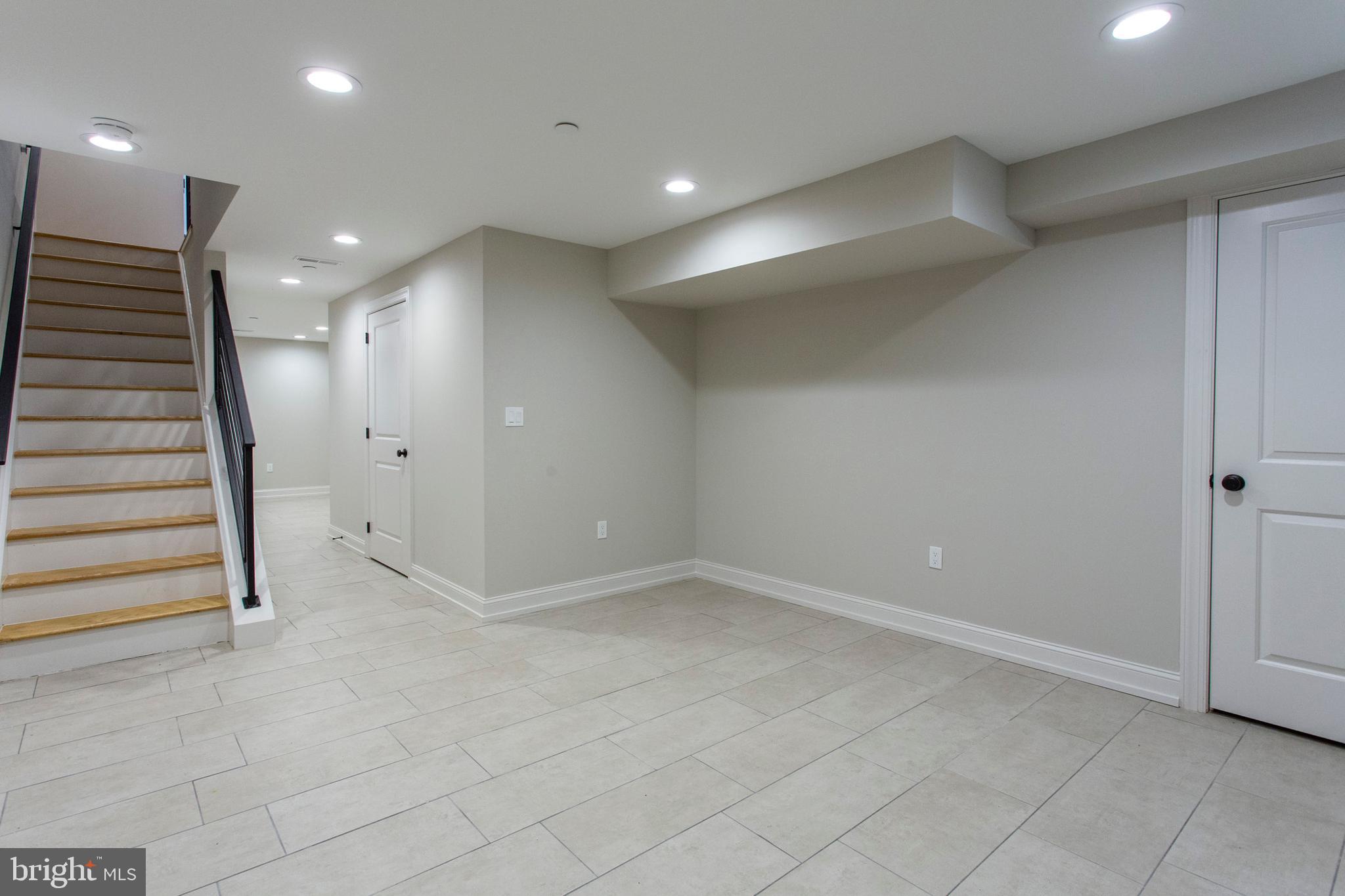 2052 Gerritt Street Philadelphia, PA 19146 - Photo 15 of 32 an empty room with a hallway