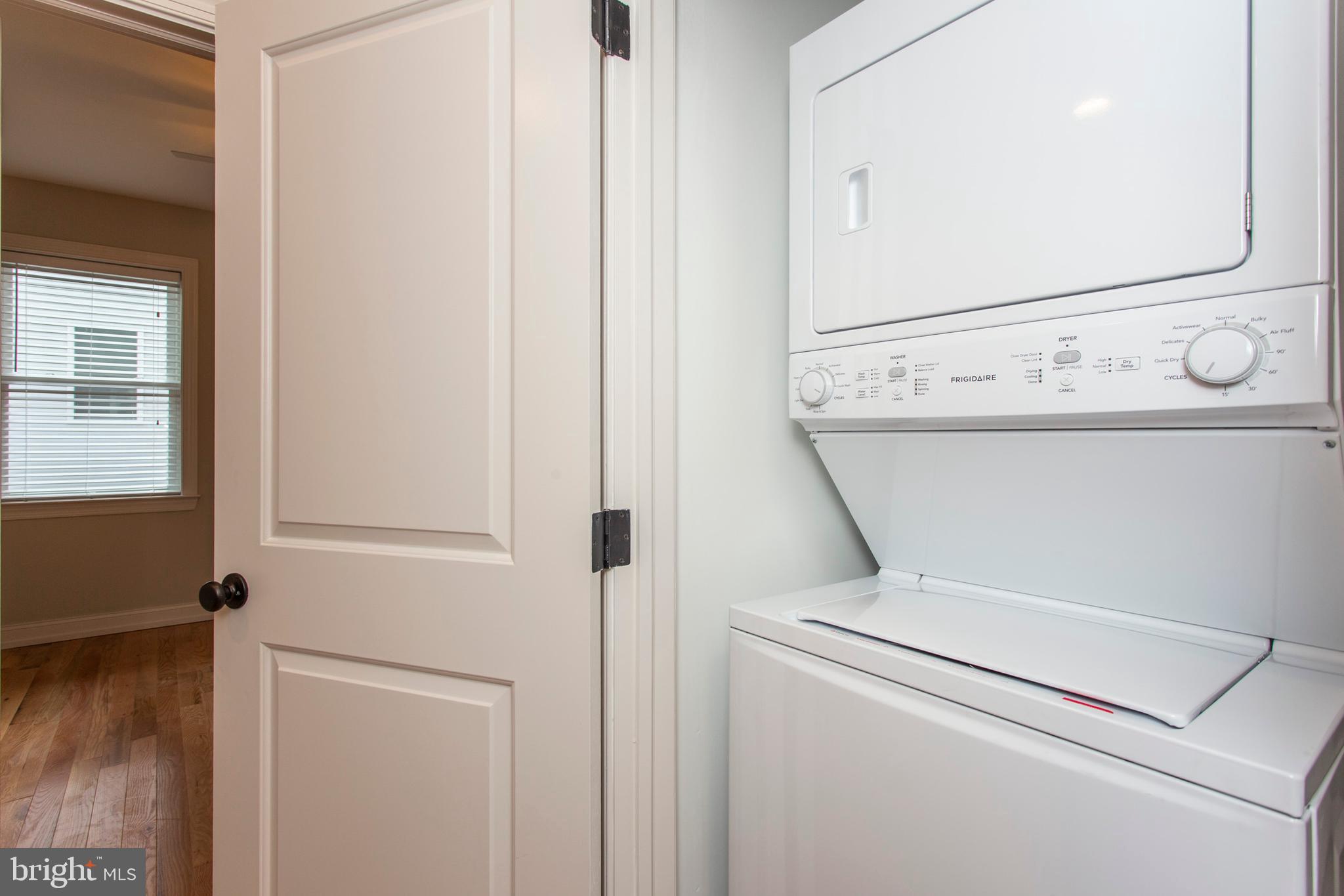 2052 Gerritt Street Philadelphia, PA 19146 - Photo 19 of 32 a utility room with dryer and washer