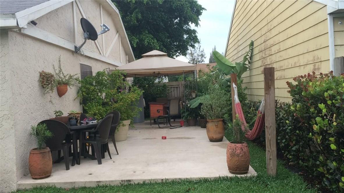 11073 Model Circle East Boca Raton, FL 33428 - Photo 7 of 26 Photo 7