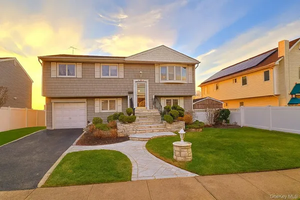 $839,000 | 3340 Yost Boulevard, Oceanside, NY 11572