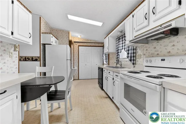 $90,000 | 37 Stacey Drive, Walnutport, PA 18088