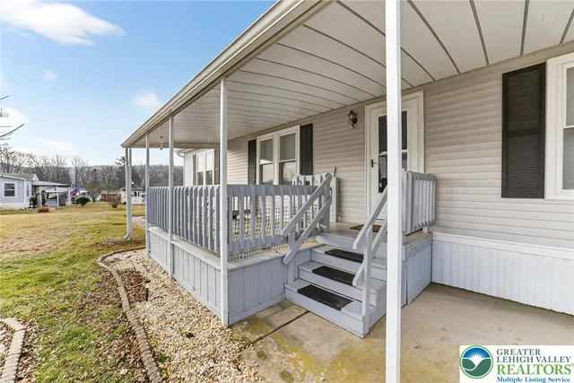 $90,000 | 37 Stacey Drive, Walnutport, PA 18088