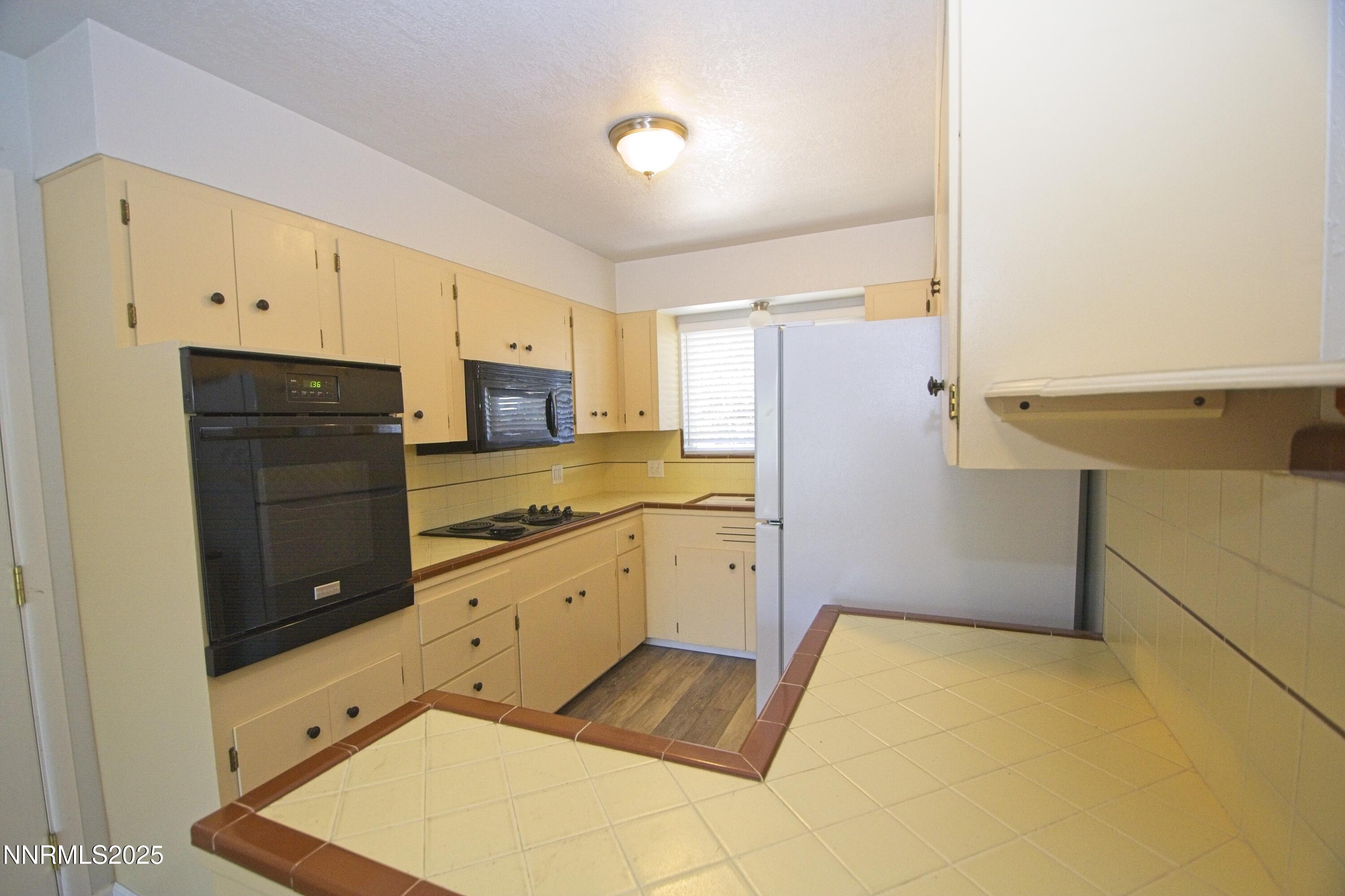 3103 Lakeside Drive Reno, NV 89509 - Photo 5 of 21 DSC_8658