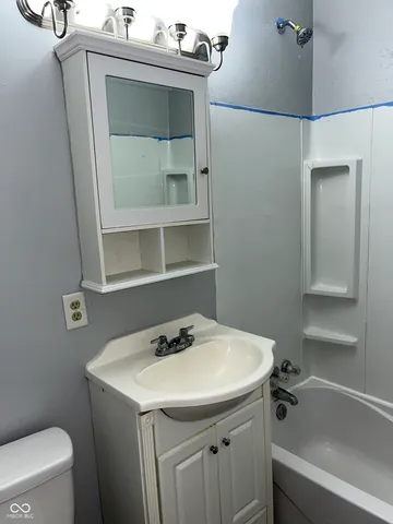 $825 | 1727 North Tacoma Avenue, Indianapolis, IN 46218