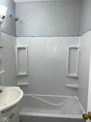 $825 | 1727 North Tacoma Avenue, Indianapolis, IN 46218