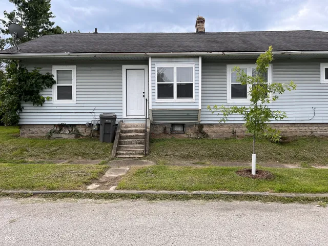 $825 | 1727 North Tacoma Avenue, Indianapolis, IN 46218