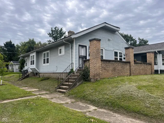 $825 | 1727 North Tacoma Avenue, Indianapolis, IN 46218