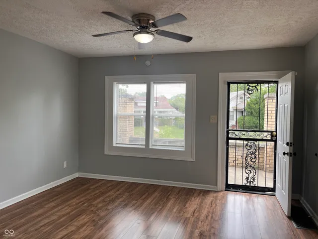 $825 | 1727 North Tacoma Avenue, Indianapolis, IN 46218