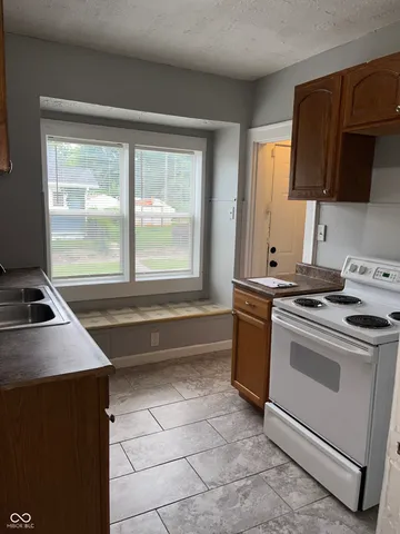 $825 | 1727 North Tacoma Avenue, Indianapolis, IN 46218